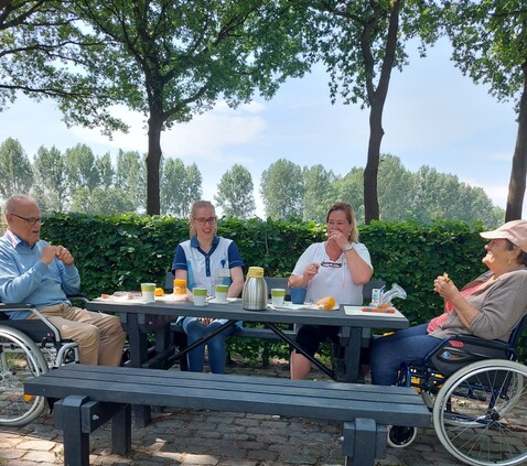 Samen picknicken Plezant logeerhuis